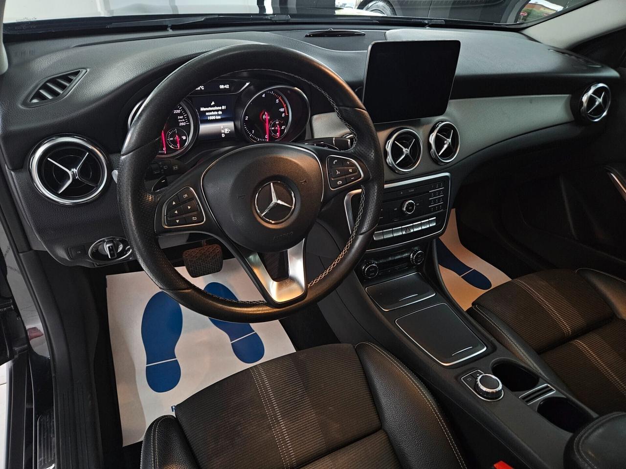 Mercedes-Benz GLA 200 d Sport 4matic auto - IVA ESPOSTA