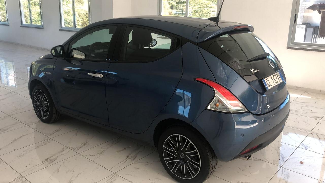 Lancia Ypsilon 1.0 FireFly 5 porte S&S Hybryd Gold