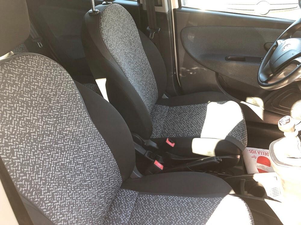 Lancia Ypsilon 1.0 FireFly 5 porte S&S Hybrid Ecochic Silver