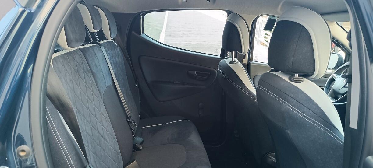Lancia Ypsilon 1.2 69 CV 5 porte S&S Platinum