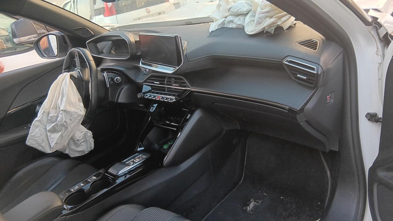 Peugeot 2008 GT INCIDENTATA SINISTRATA MONDIALCARS