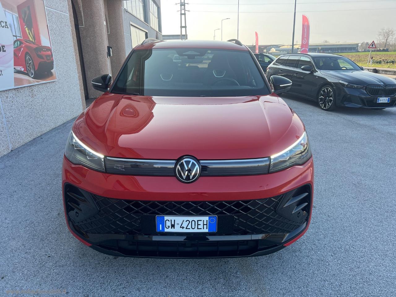 VOLKSWAGEN Tiguan 2.0 TDI 150CV SCR DSG R-Line NUOVO MODELLO IVA ESPOSTA