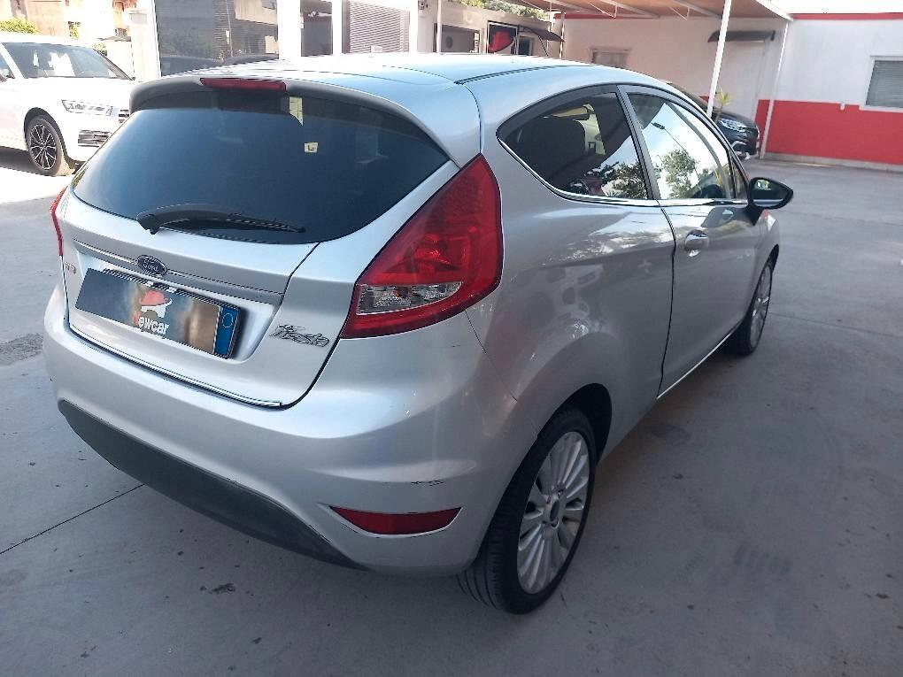 Ford Fiesta 1.6 TDCi 3p. Ghia x neo patentati km 208000 ottime condizioni