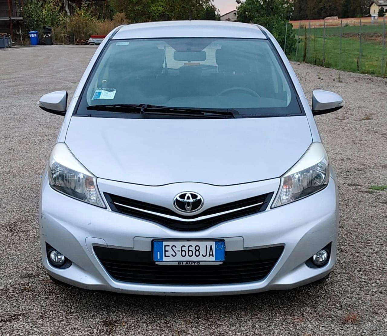 Toyota Yaris 1.4 D-4D 5 porte Lounge