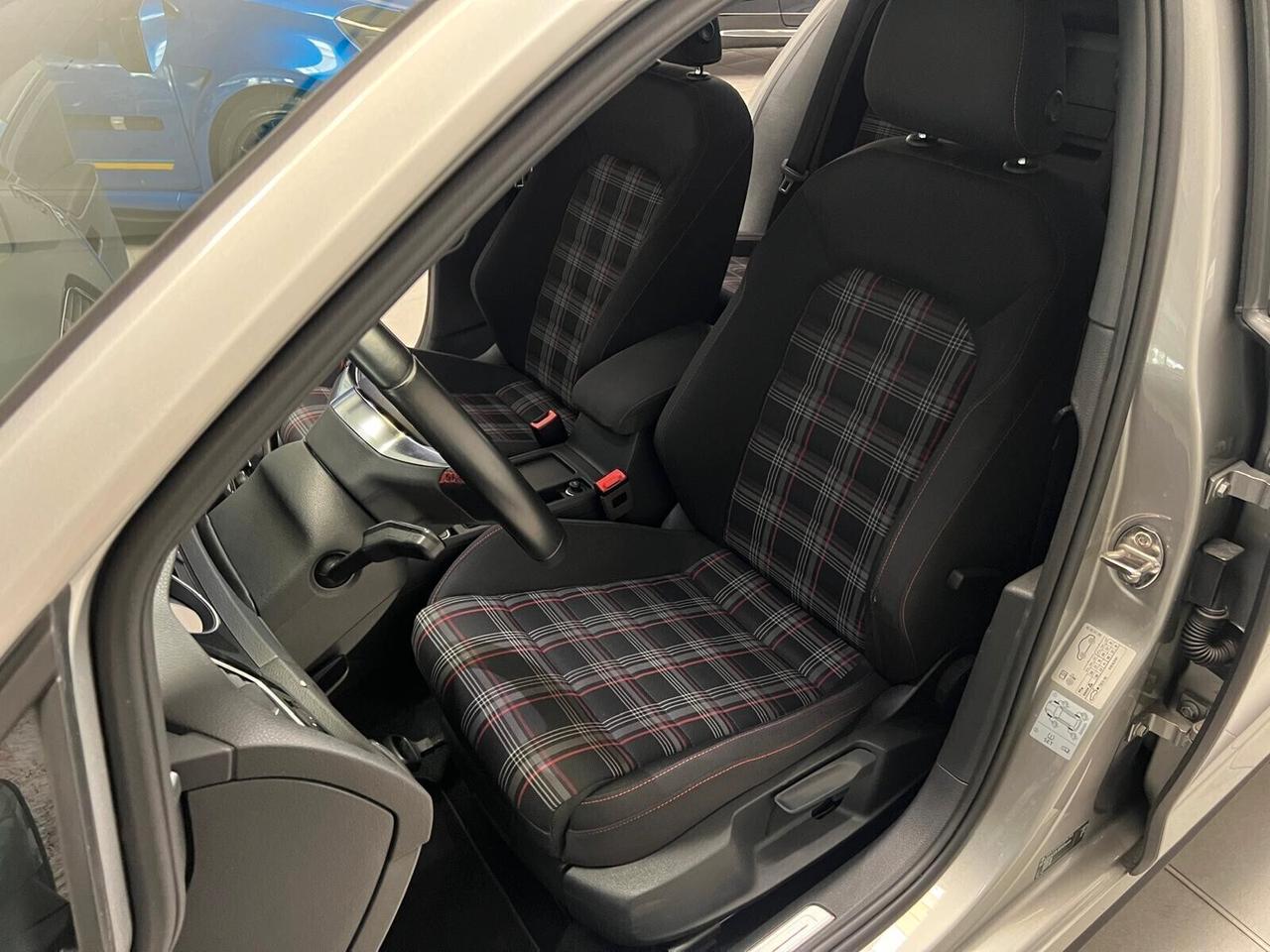 Volkswagen Golf GTI Performance 2.0 TSI 230CV