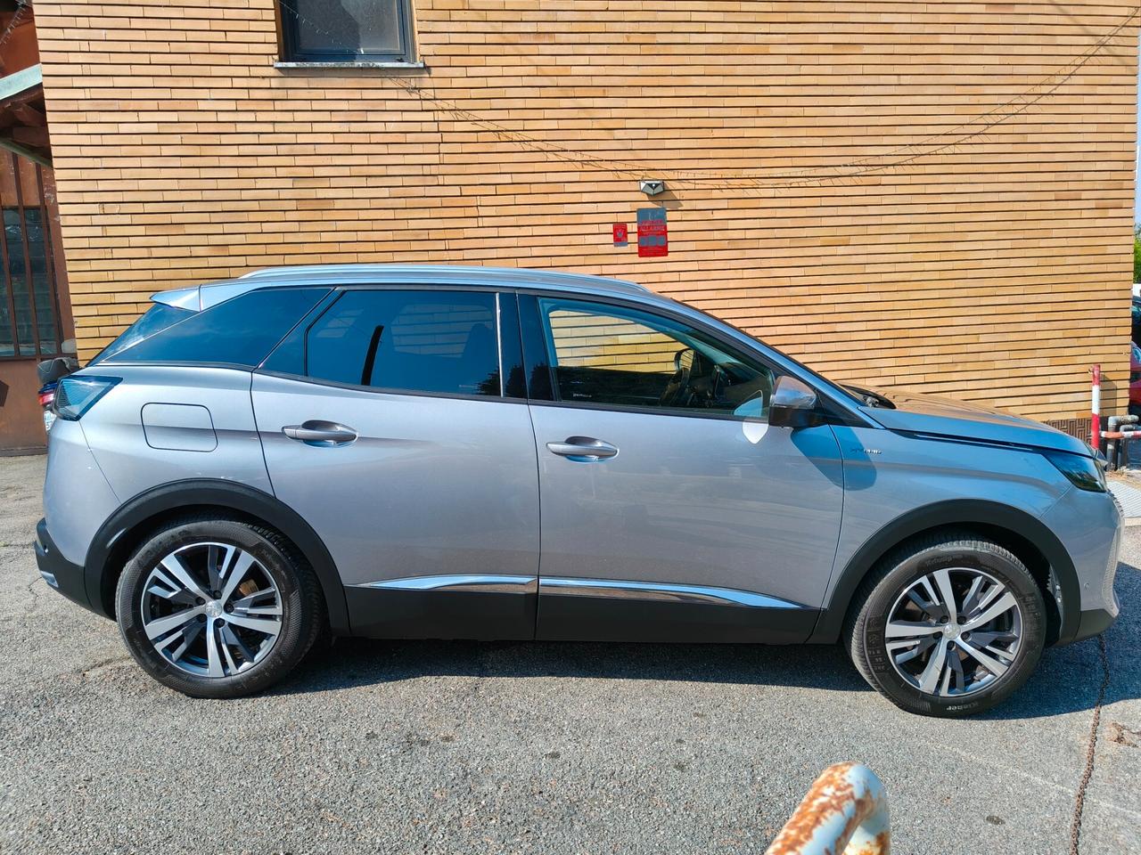 peugeot 3008 HYBRID 225 E-EAT8 ALLURE