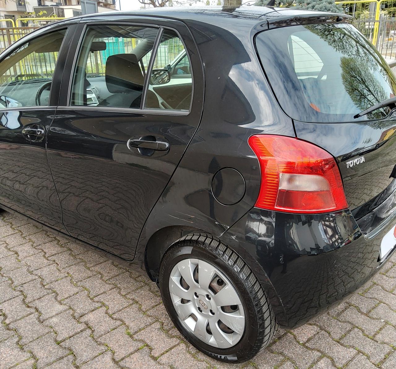 Toyota Yaris 1.3 5 porte CAMBIO AUTOMATICO