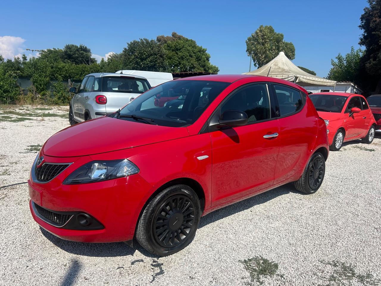 Lancia Ypsilon 1.0 FireFly 5 porte S&S Hybrid Ecochic Silver