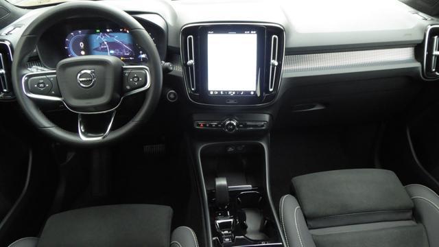 VOLVO XC40 B3 automatico Plus Dark