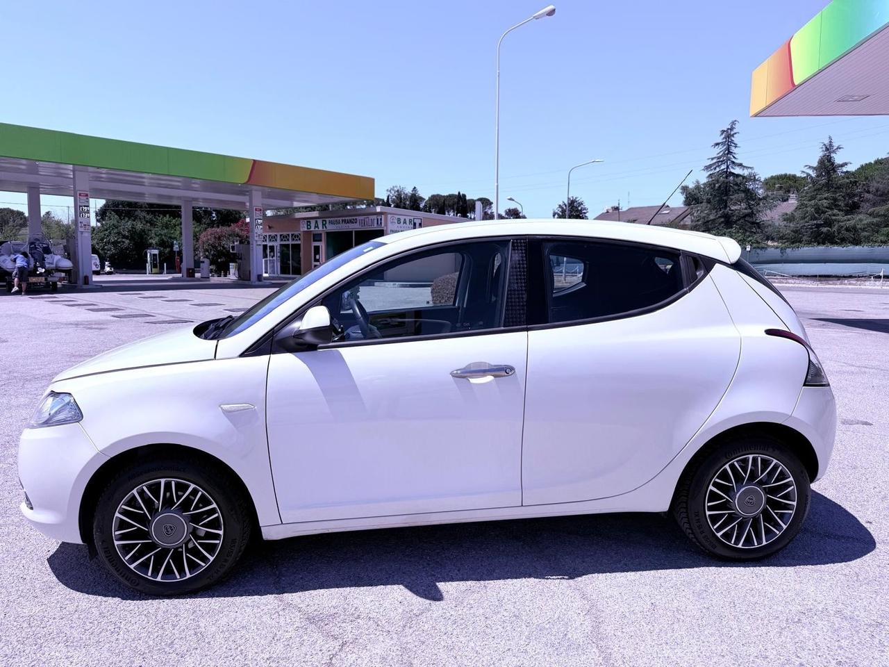 Lancia Ypsilon 1.2 69 CV 5 porte GPL Ecochic Silver