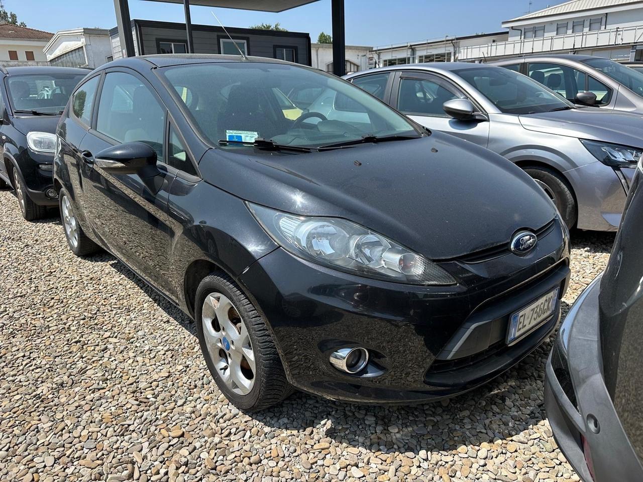 Ford Fiesta 1.4 TDCi 70CV 3 porte Titanium neopatentati
