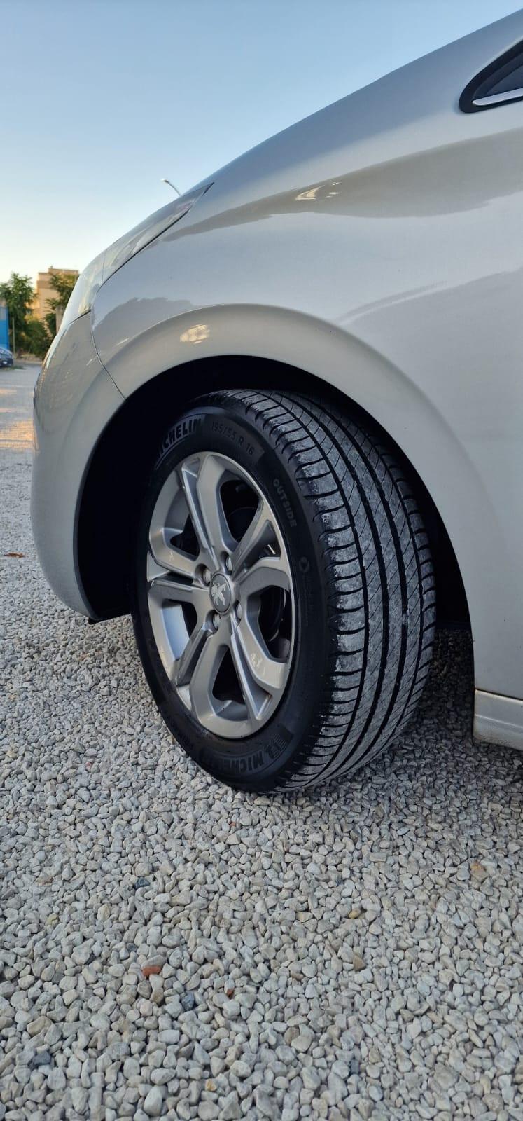 Peugeot 208 1.2 Benzina 3 porte Allure 2014