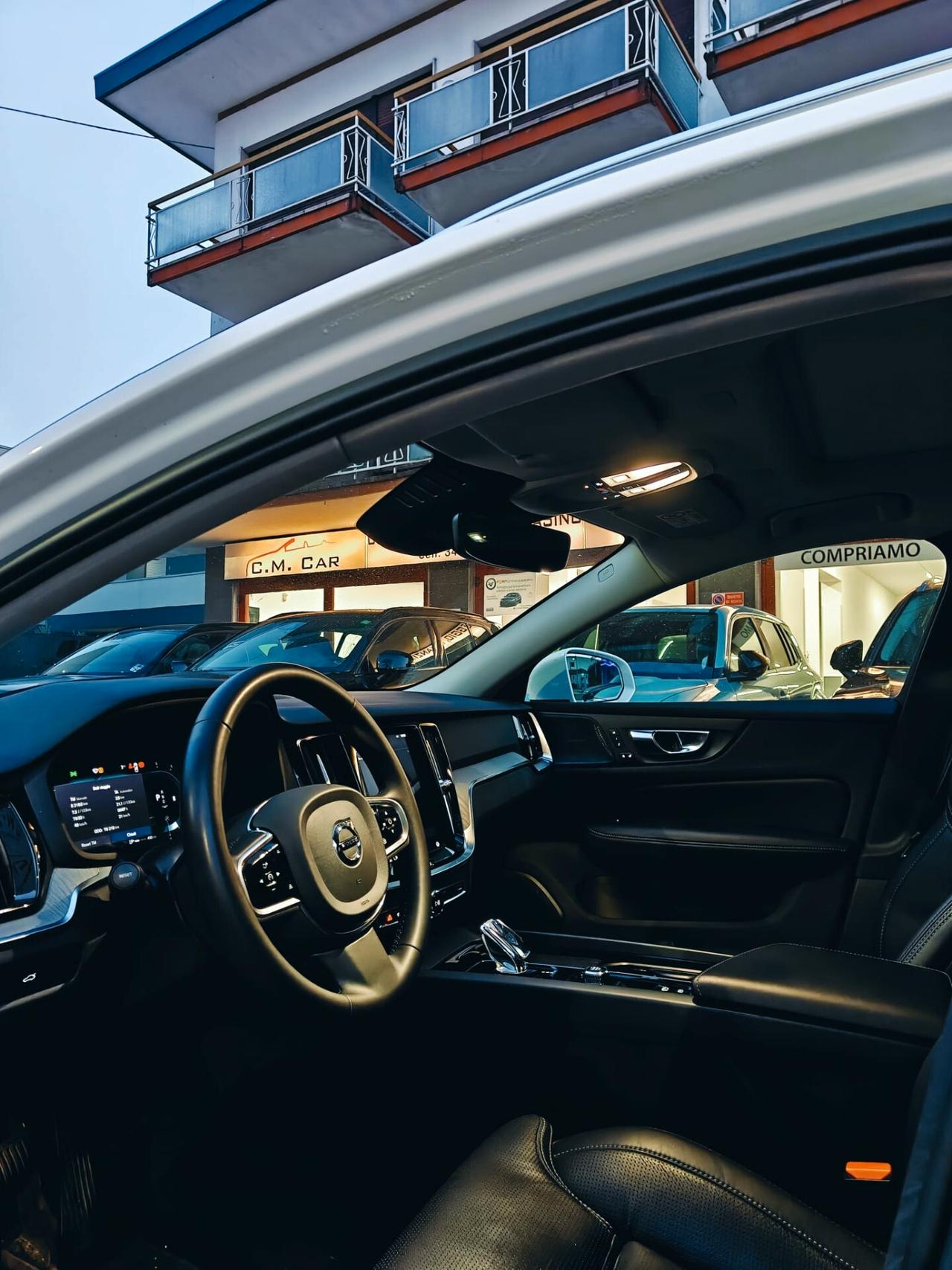 Volvo V60 Cross Country B4 (d) AWD automatico Plus