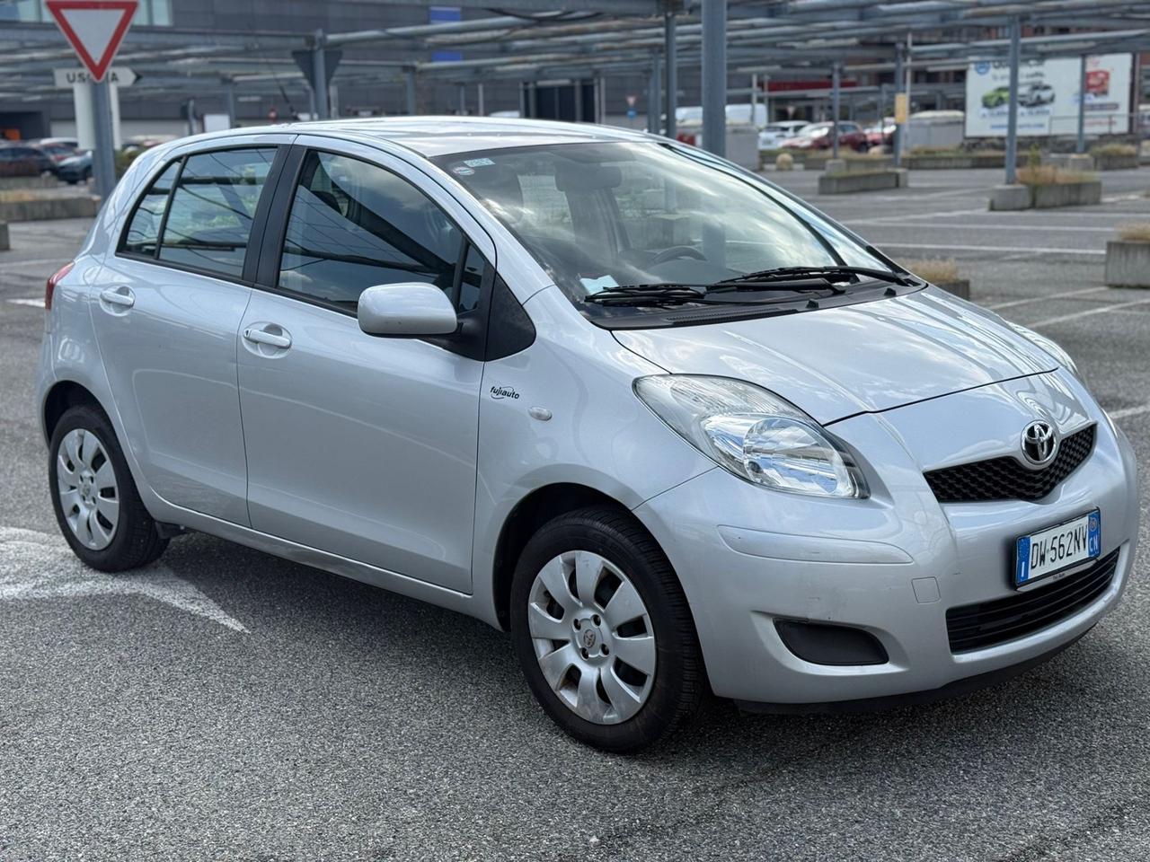 Toyota Yaris 1.0 5 porte Luxury pack