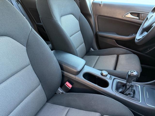 MERCEDES-BENZ GLA 180 PACK NIGHT+NAVI+FULL LED+R.CAM+PORT.ELETTRICO