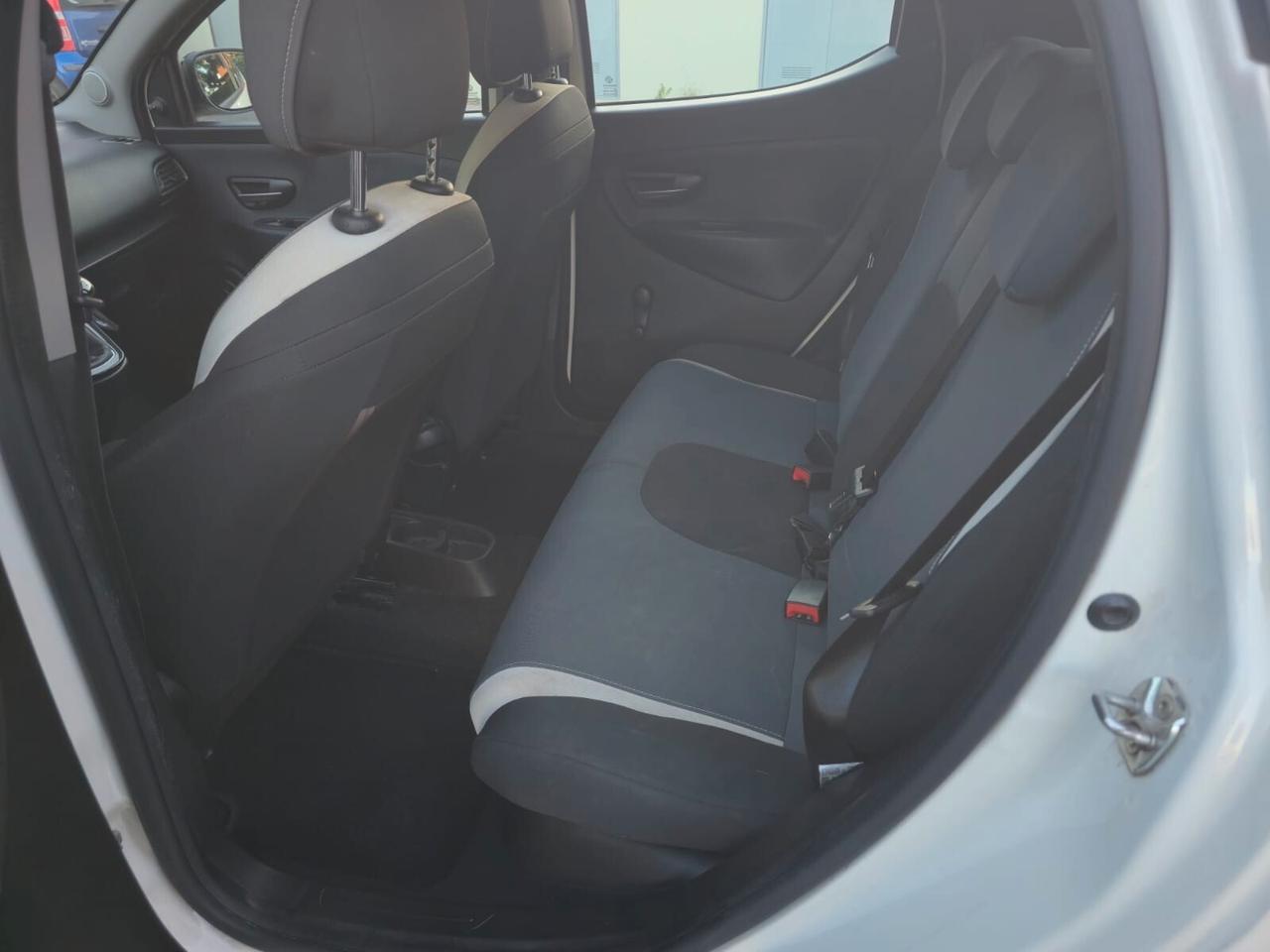 Lancia Ypsilon 1.2 69 CV 5 porte GPL Ecochic Silver