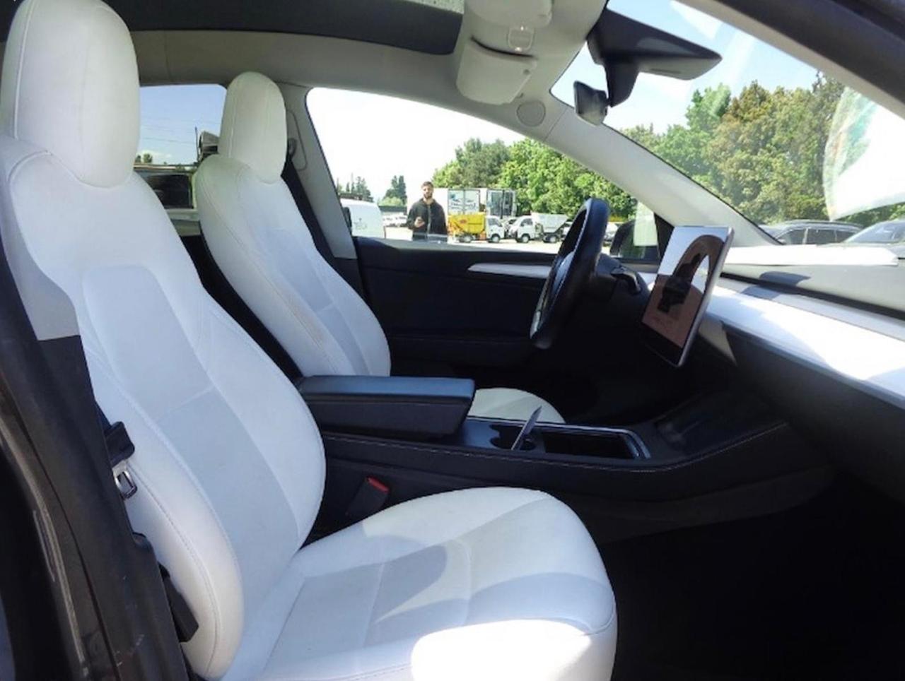 Tesla Model Y Long Range AWD