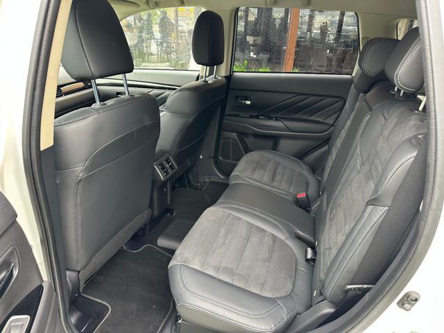 MITSUBISHI Outlander 2.4 MIVEC 4WD PHEV Instyle Plus 25000KM UNIPROP