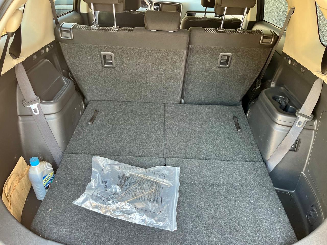 Mitsubishi Outlander 2.2 DI-D 4WD Instyle Plus SDA 7 posti