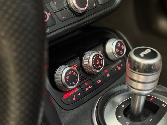 AUDI R8 Spyder 4.2 V8 FSI quattro R tronic