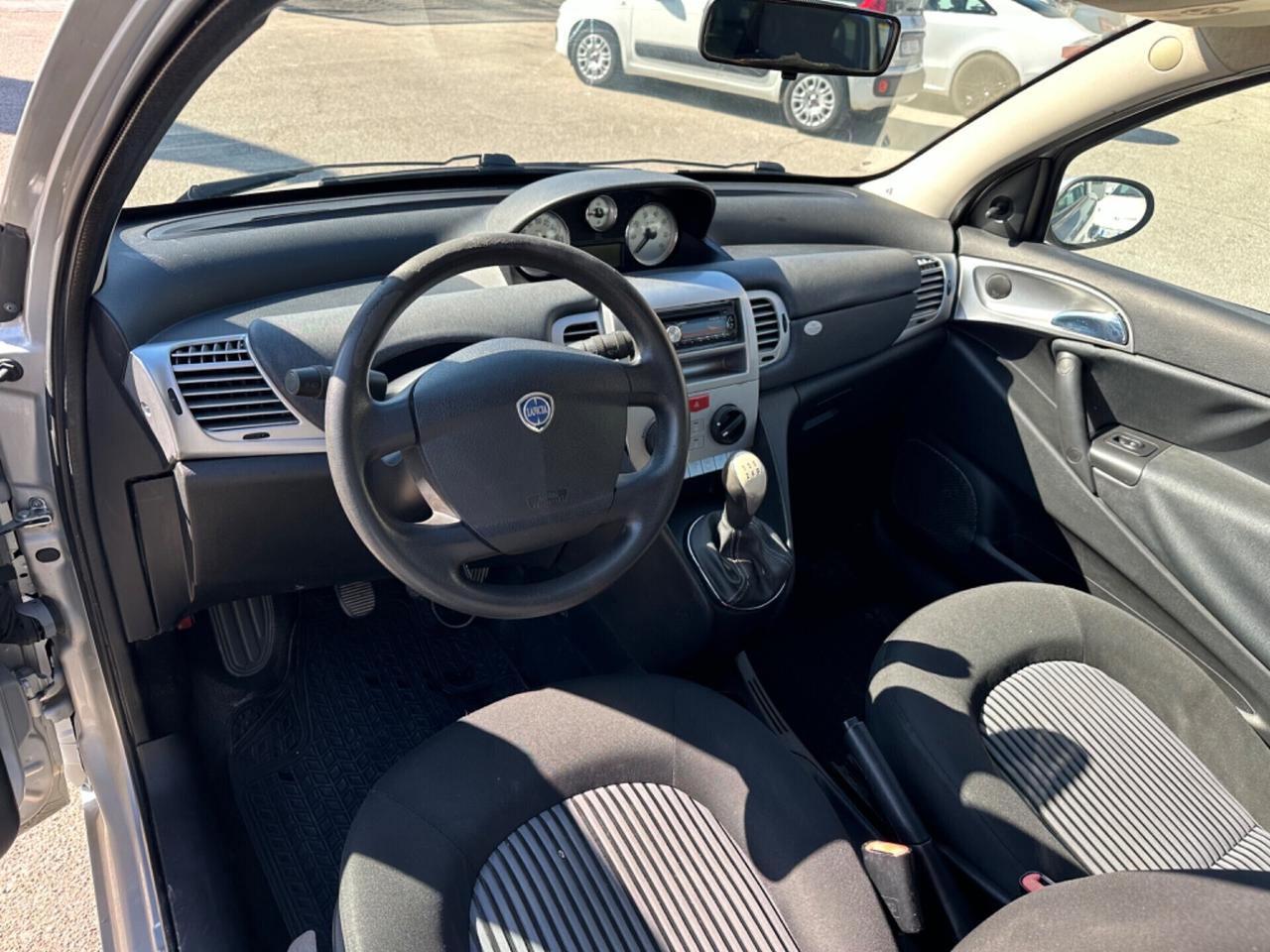 Lancia Ypsilon 1.3 MJT 75 CV Argento