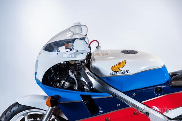 Honda vfr 750 r (rc30) ala oro - 1988