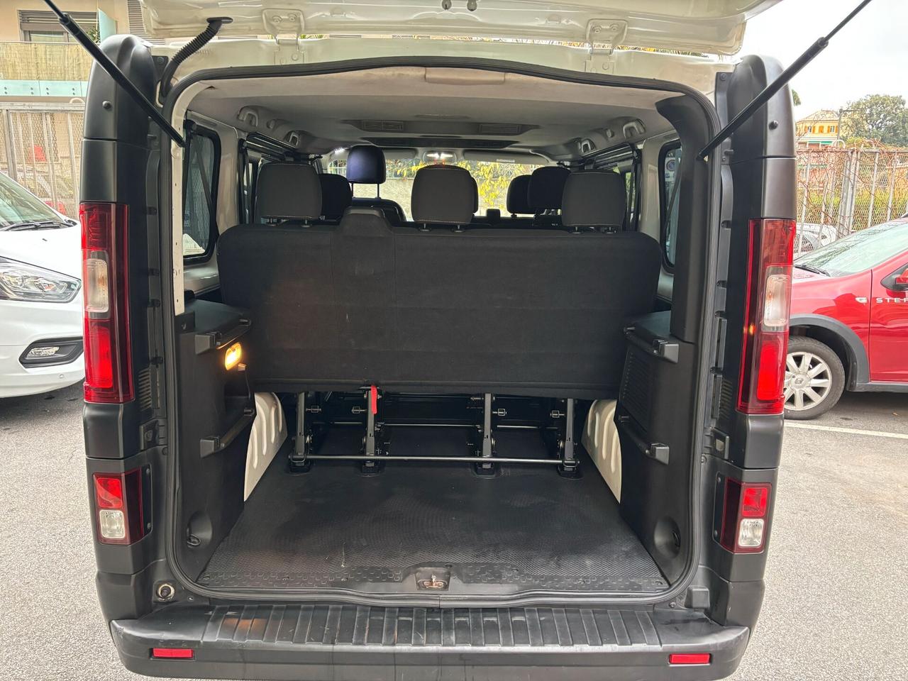 Nissan NV300 29 1.6 dCi 120CV PC-TN Bus M1 9 POSTI