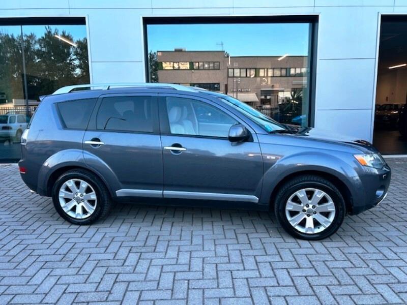 Mitsubishi Outlander 2.2 DI-D Instyle 7 p.ti DPF + Gancio Traino
