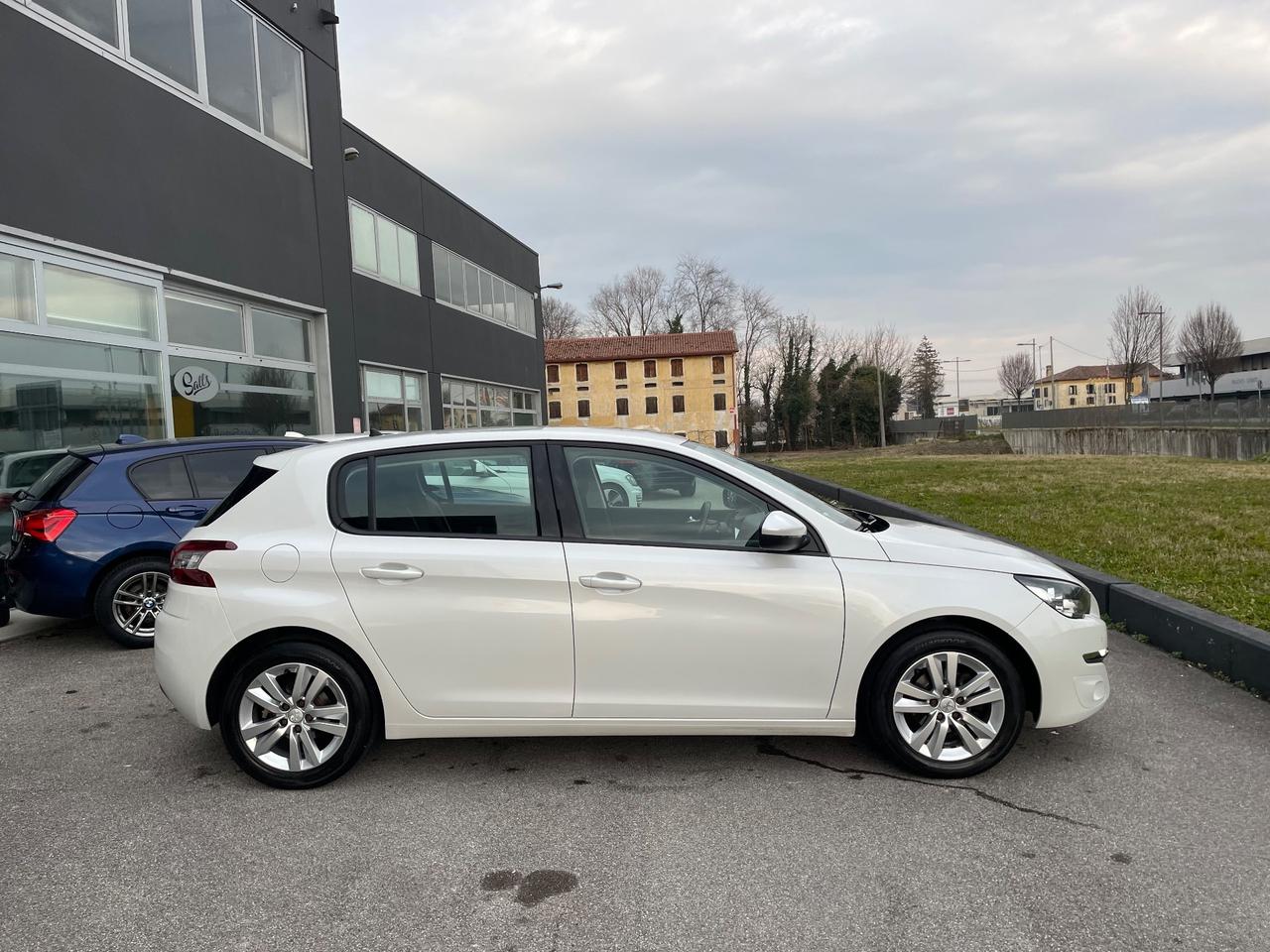 Peugeot 308 1.2 VTi 82 CV Neopatentati