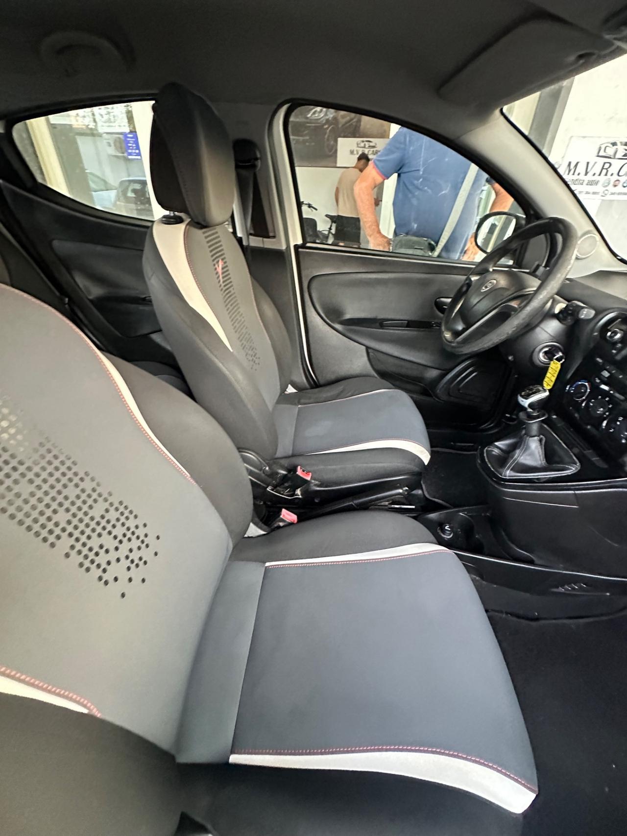 Lancia Ypsilon 0.9 TwinAir 85 CV 5 porte Metano Ecochic Elefantino