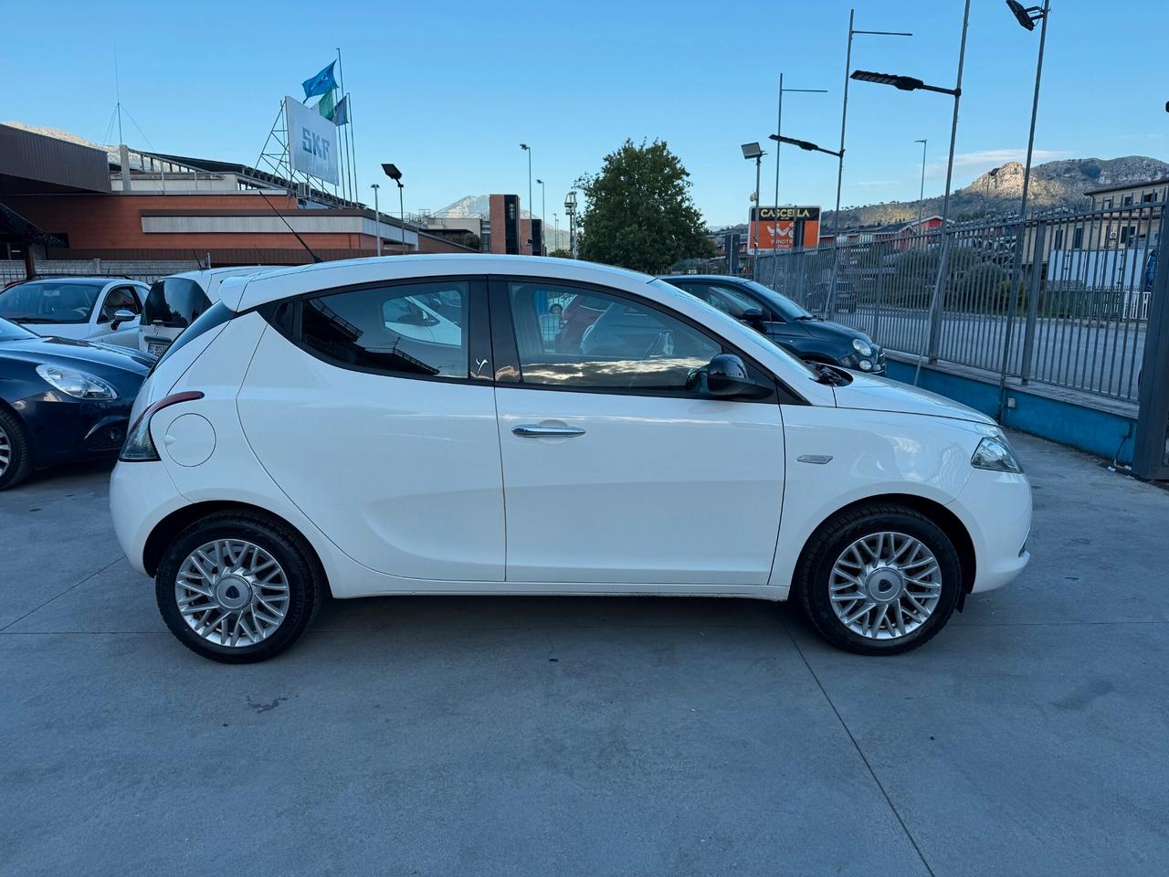 YPSILON 1.2 BENZ. ANNO 2015 EURO 6-OK NEOP.