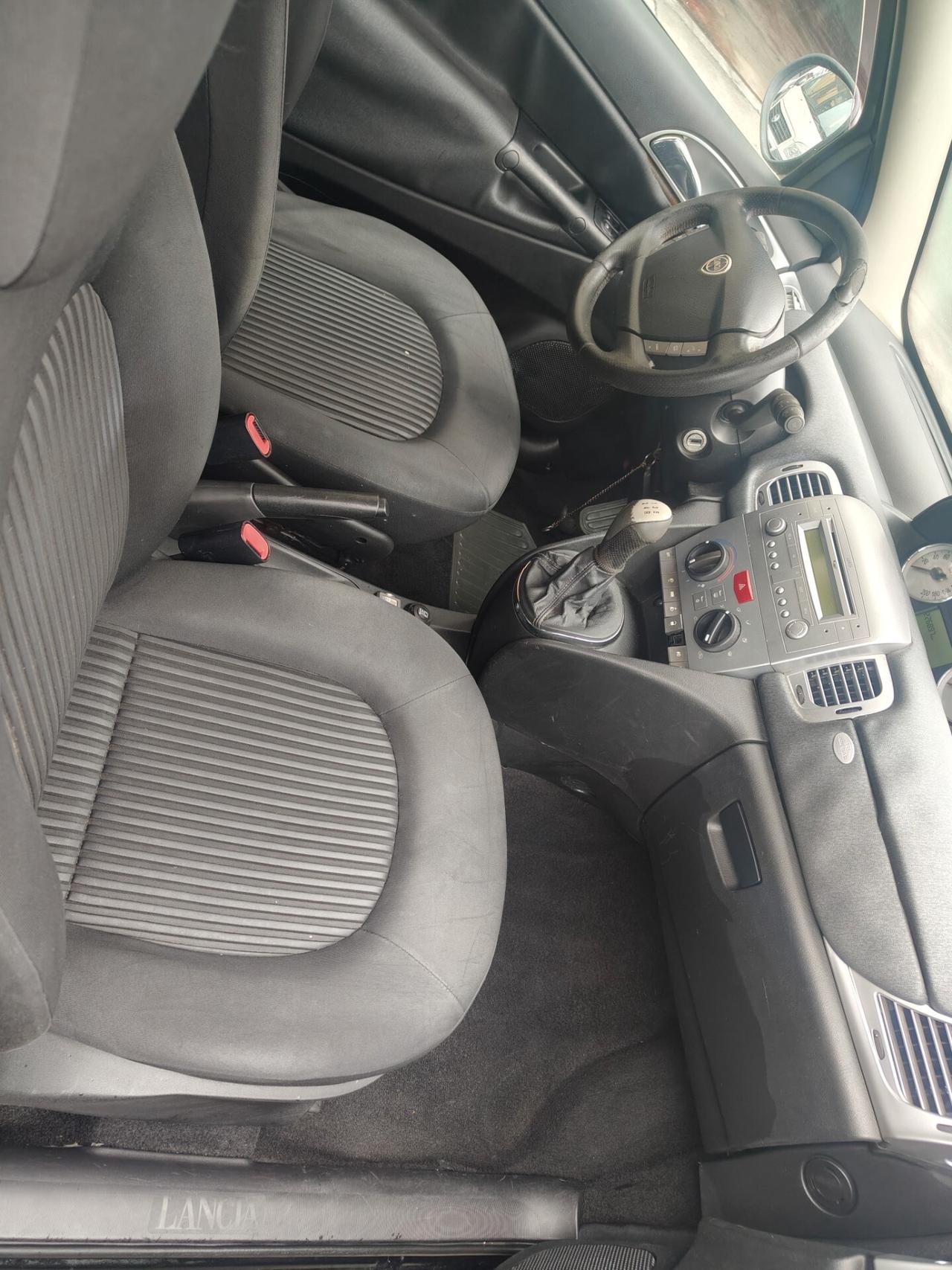 Lancia Ypsilon 1.3 MJT 75 CV Diva