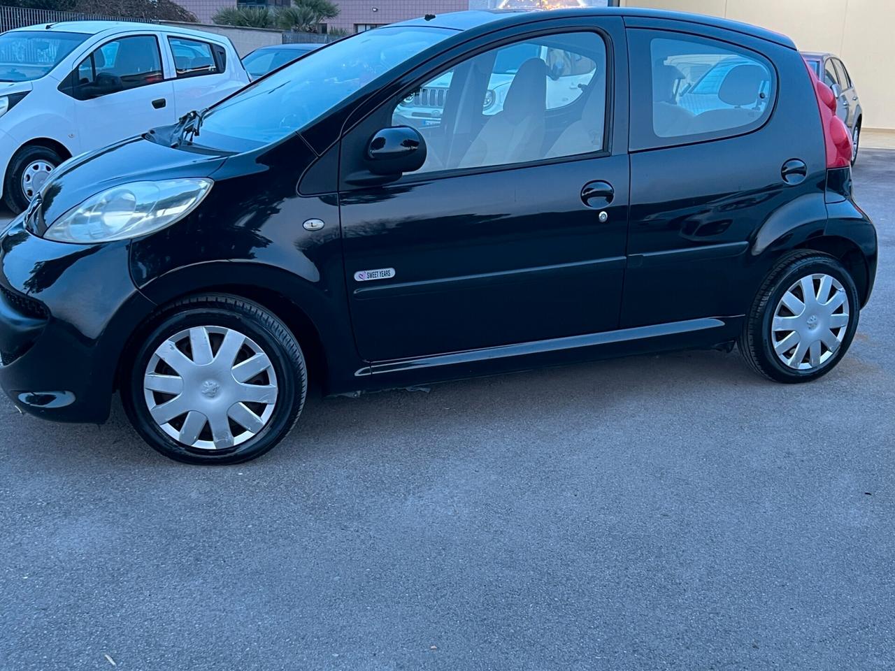 Peugeot 107 1.0 5p. Sweet Years TAGLIANDATA