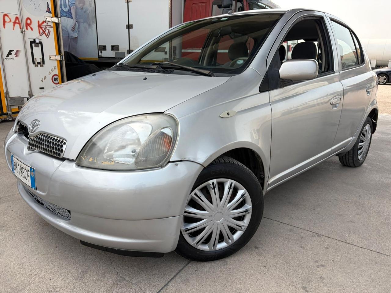 Toyota Yaris 1.0i 16V cat 5 porte Sol