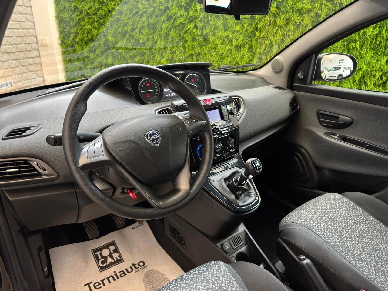 Lancia Ypsilon 1.0 FireFly 5 porte S&S Hybrid Ecochic Silver