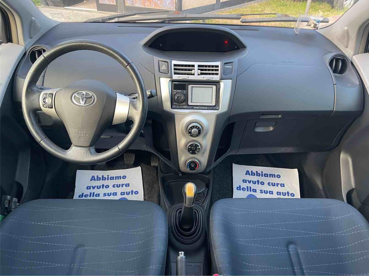 TOYOTA YARIS - UNICO PROPRIETARIO - NAVI