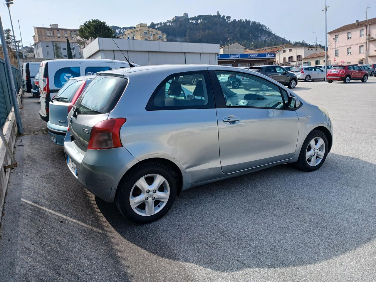 Toyota Yaris BENZINA 1.0 3 PORTE