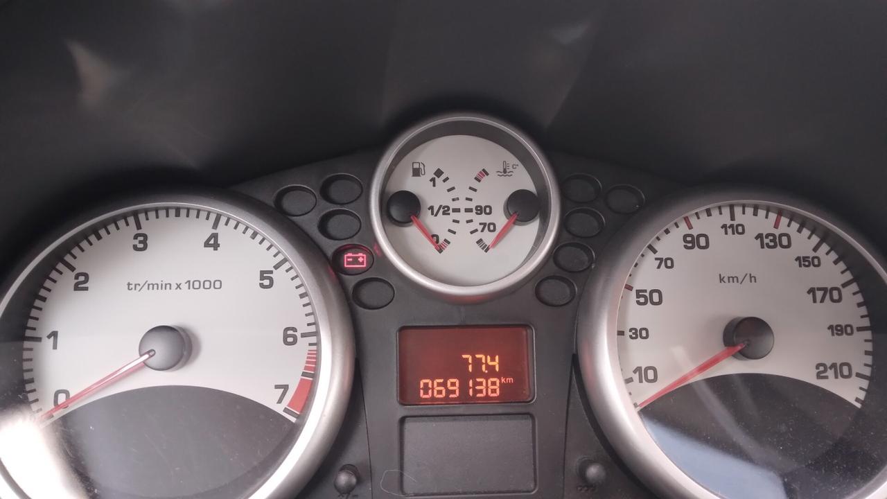 Peugeot 207 1.4 8V 75CV 5p. ONE Line