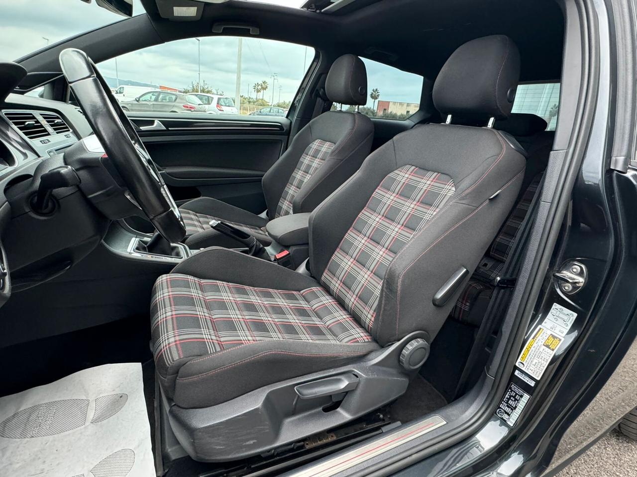 Volkswagen Golf GTI Golf GTI Performance 2.0 TSI 3p. BlueMotion Technology
