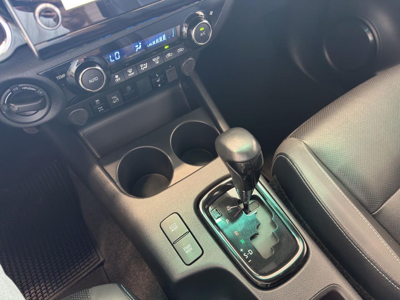 Toyota Hilux 2.8 d double cab Invincible 4wd auto