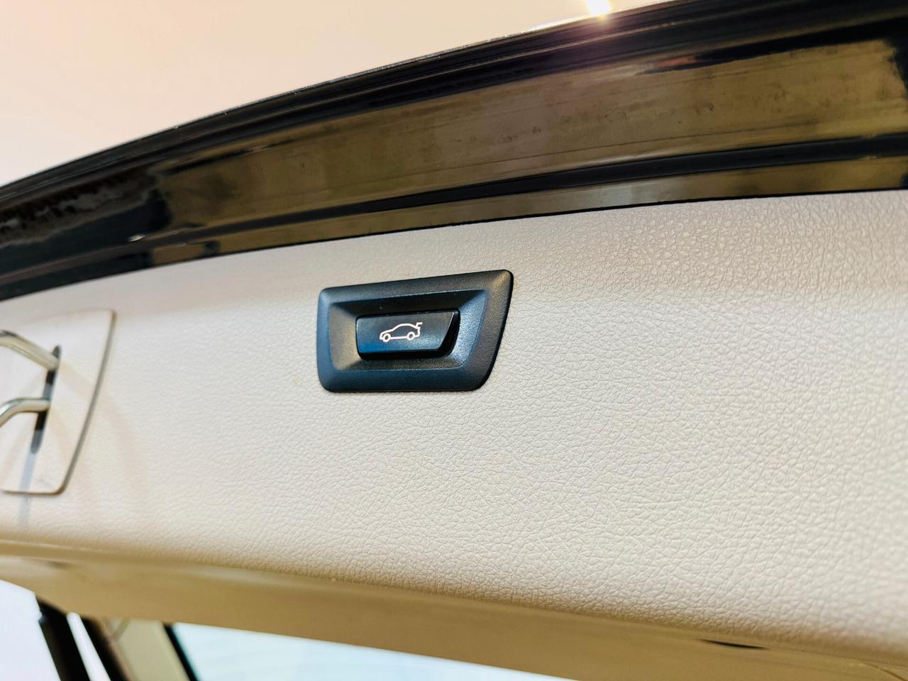 BMW 318d Touring LED / Sedili Risc. / Navi