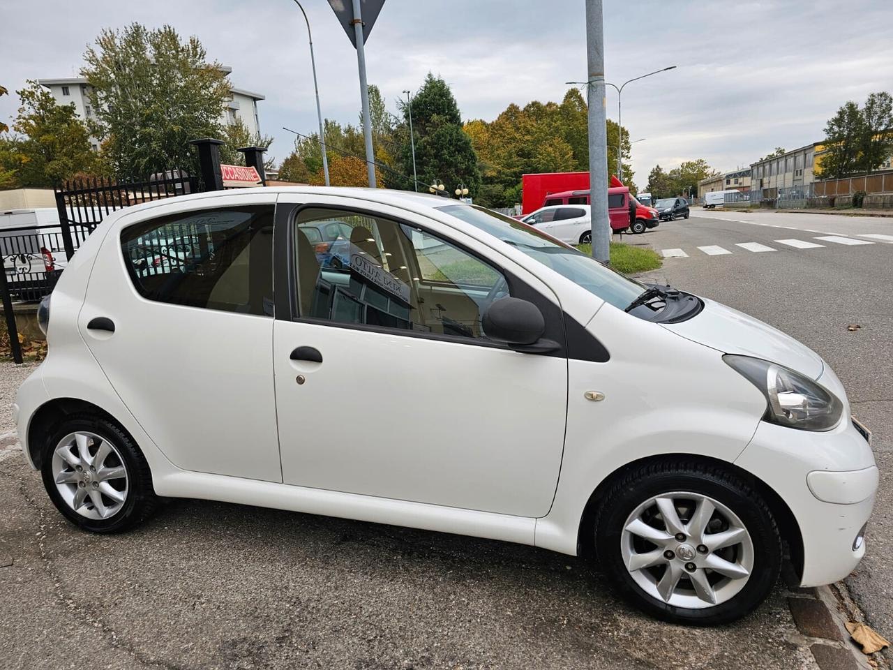 Toyota Aygo 1.0 68cv Now Connect*Clima*Navi*Cerchi*Neopatentati