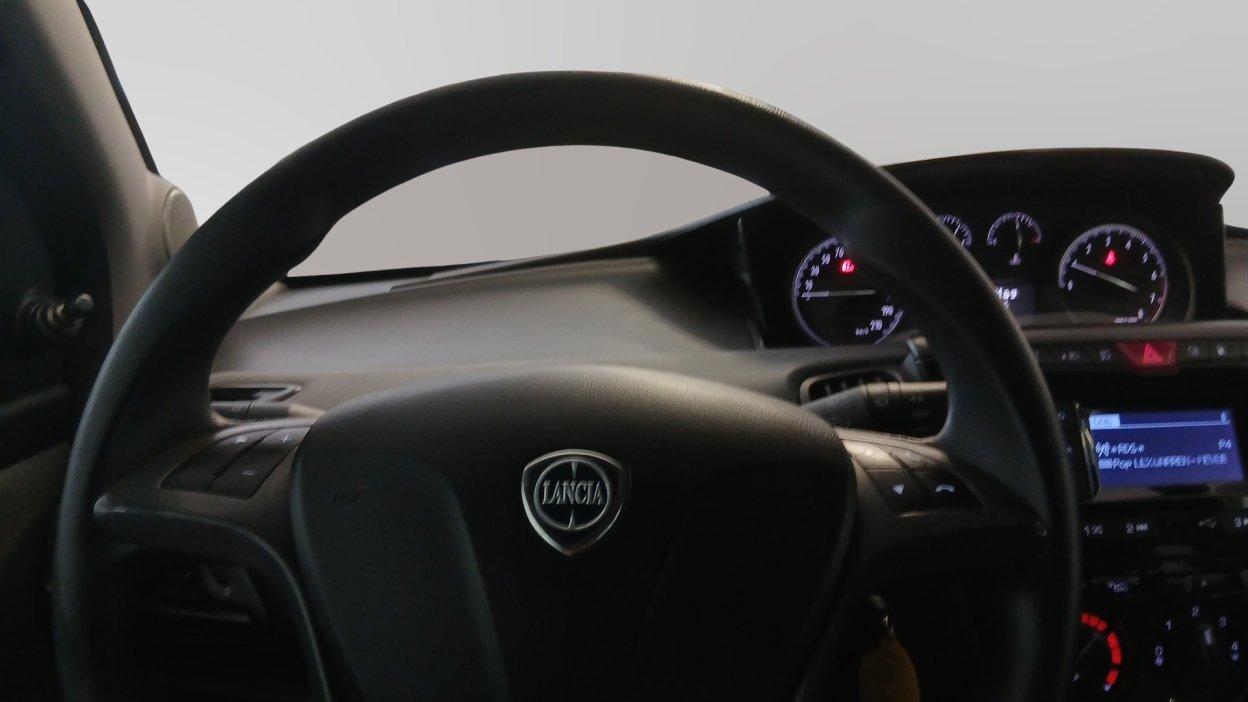 LANCIA Ypsilon 3ª serie - Ypsilon 1.2 69 CV 5 porte GPL Ecochic Black and Noir