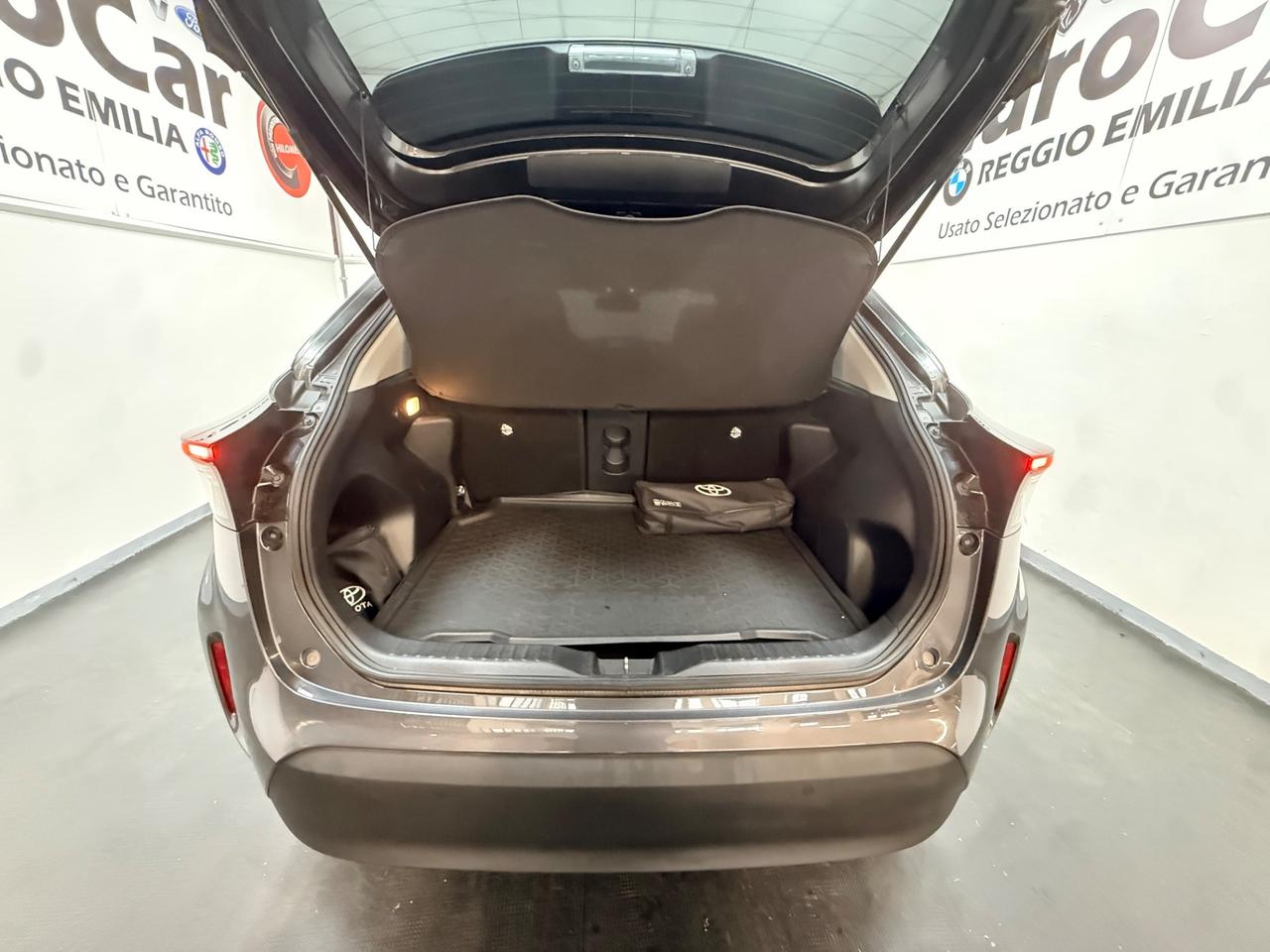 Toyota Yaris Cross 1.5 Hybrid 5p. E-CVT AWD-i Lounge Neopatentati 05/2022 Euro 6D Temp
