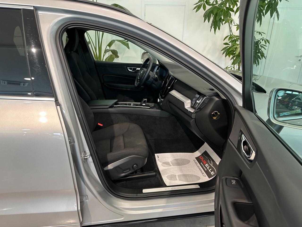 Volvo XC60 B4 (d) AWD Geartronic Momentum VAN