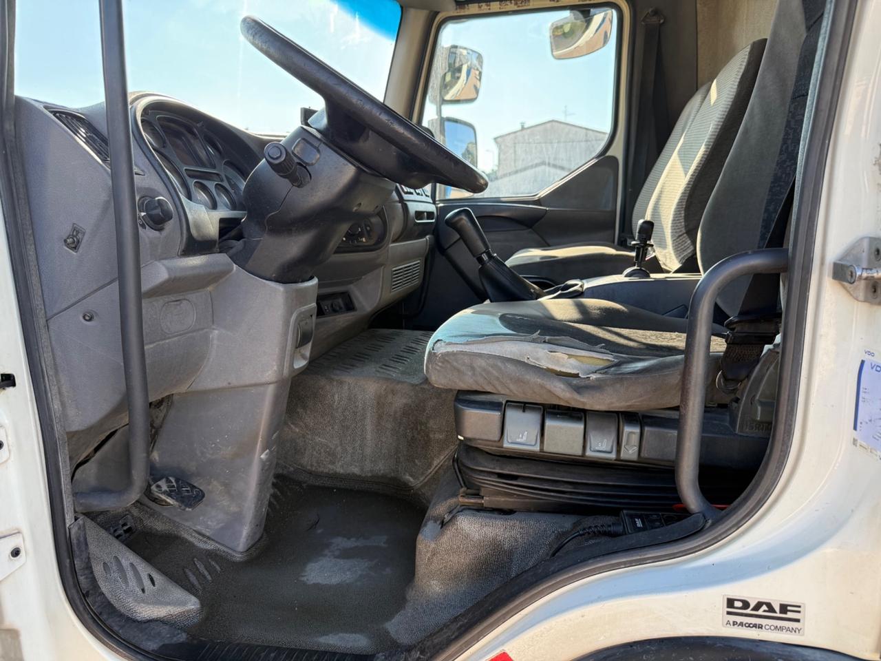 DAF LF45.220 ribaltabile con gru Bonfiglioli P7.200/2SI