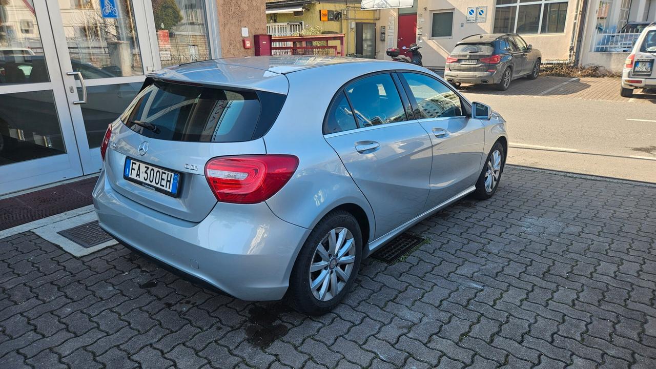 Mercedes-benz A 180 cdi Sport auto 69.000 KM- NAVY-CAMERA