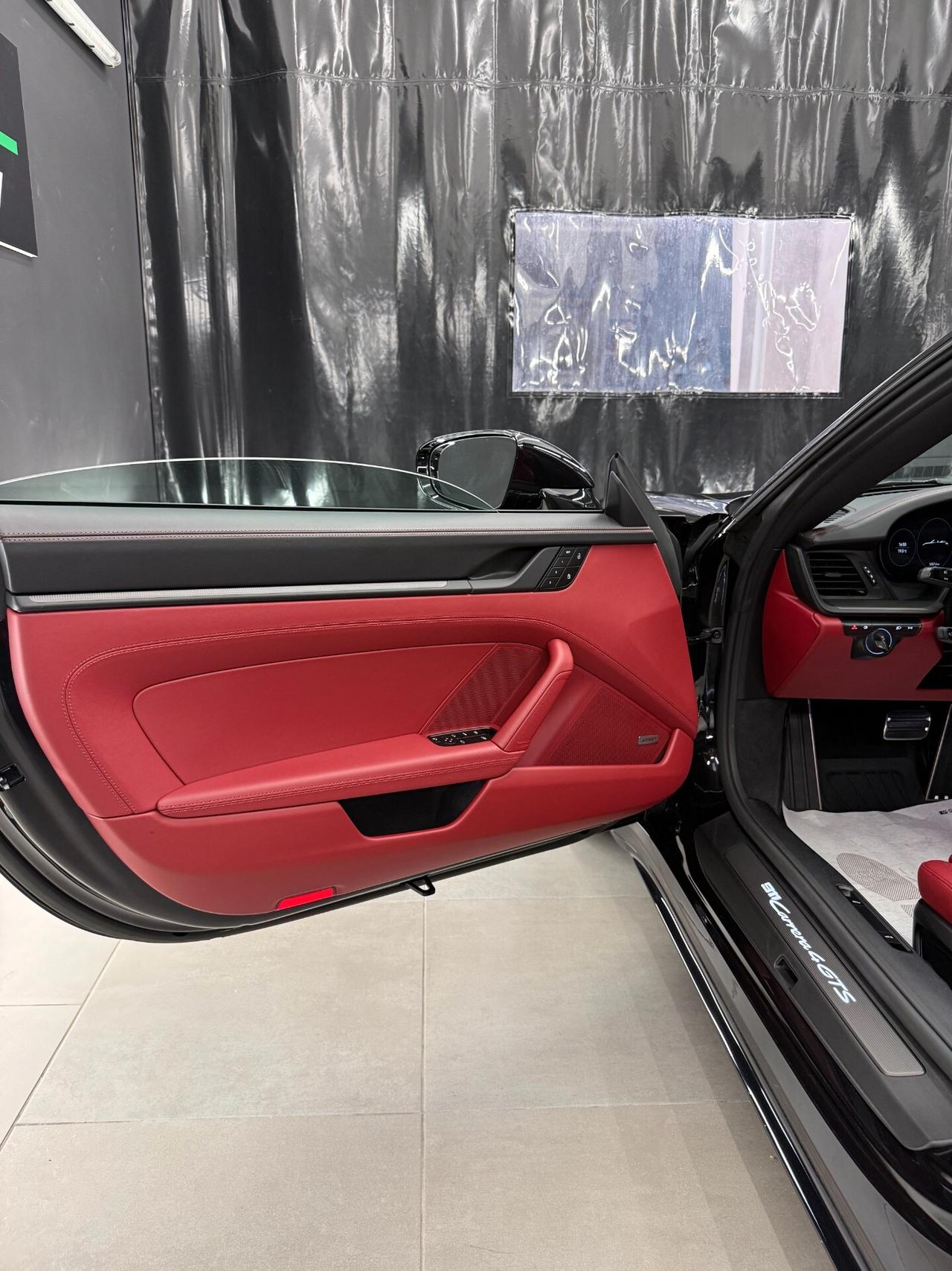 Porsche 911 Carrera 4 GTS Cabriolet