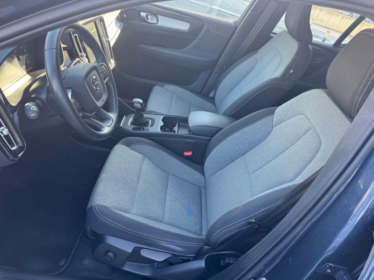 VOLVO - XC40 - T2 Momentum Pro