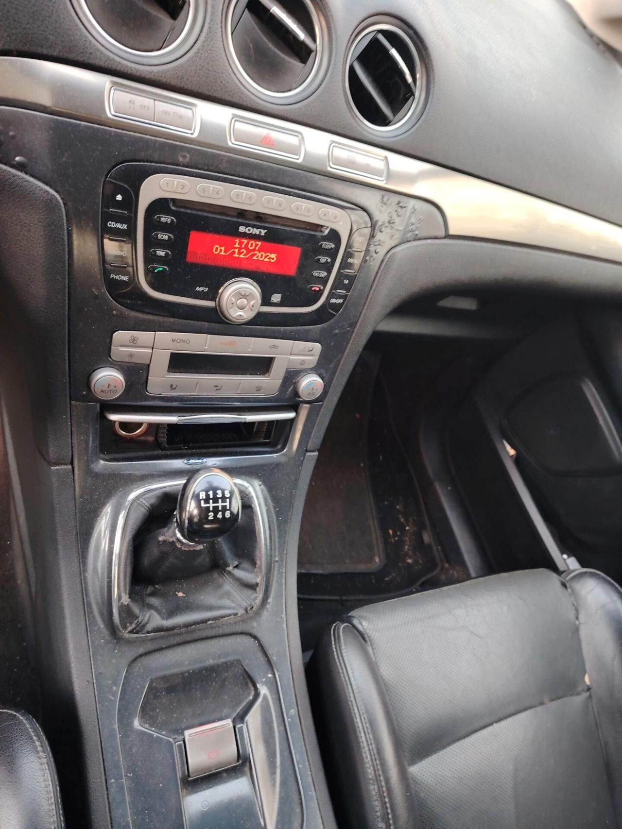 Ford Galaxy 2.0 TDCi 140 CV Ghia DPF